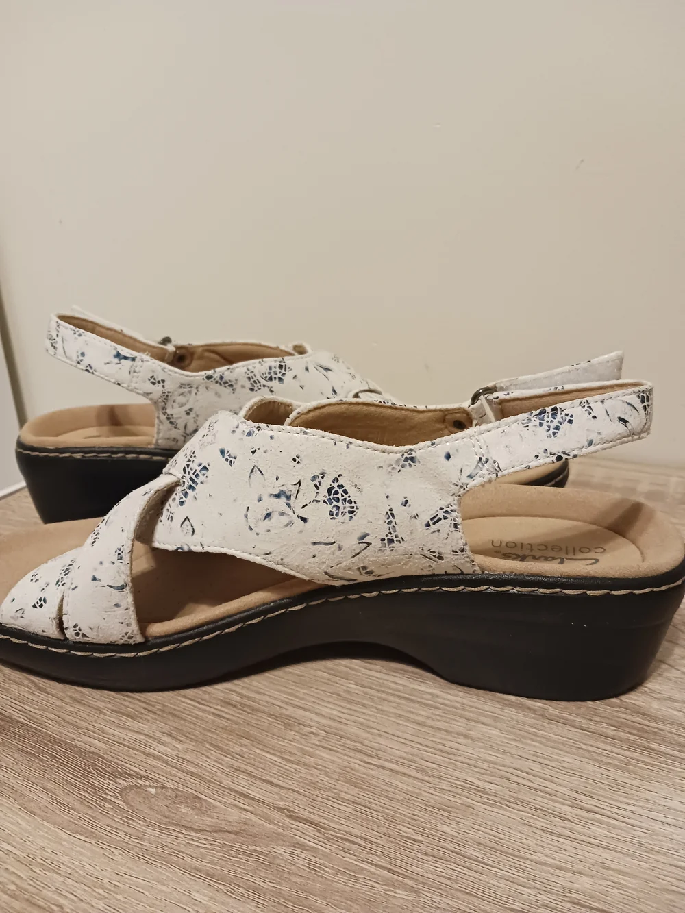 Clarks Merliah Echo Blue/White Floral Adjustable Slingback Low Profile Wedges - Picture 11 of 12